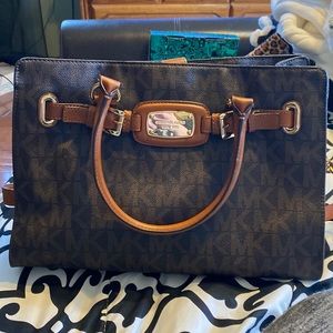Michael kors handbag. Excellent condition.